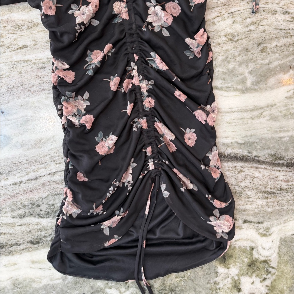 Express Black Floral Ruched Top - Picture 4 of 5